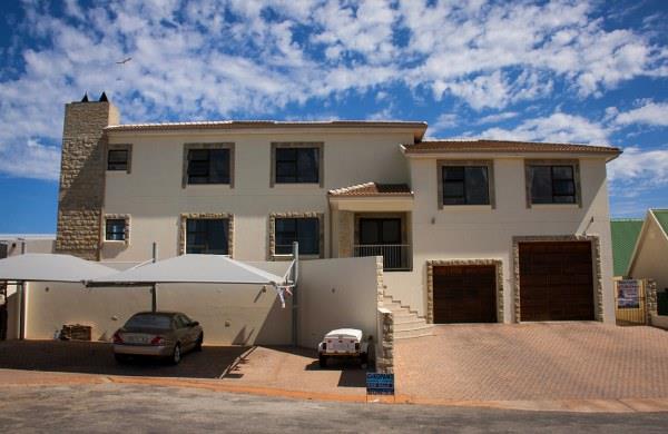 8 Bedroom Property for Sale in Wavecrest Eastern Cape